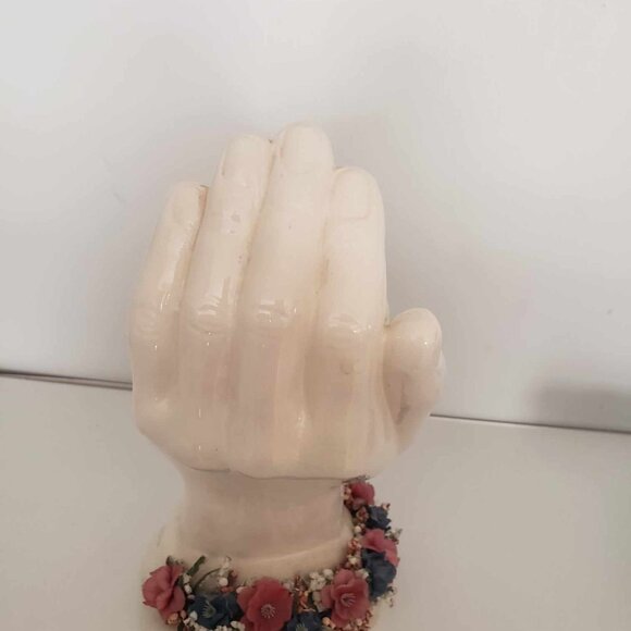 Vintage cherub resting on Jesus' hand - Picture 10 of 11